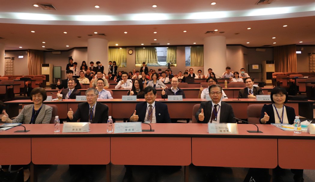 本系於2022.06.17-18與台灣財務金融學會舉辦30周年年會暨國際研討會-2